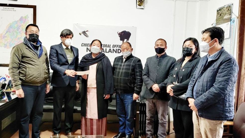 Nagaland CEO, V Shashank Shekhar handing over COVID-19 ex-gratia to Thekhole-ü Thur, the wife of late Khrieliehu Thur, a booth level officer who died of COVID-19 while on election duty in September 2020. (DIPR Photo)